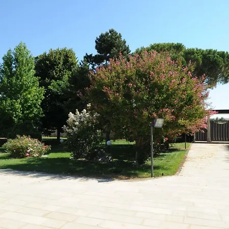 Eden Villa *